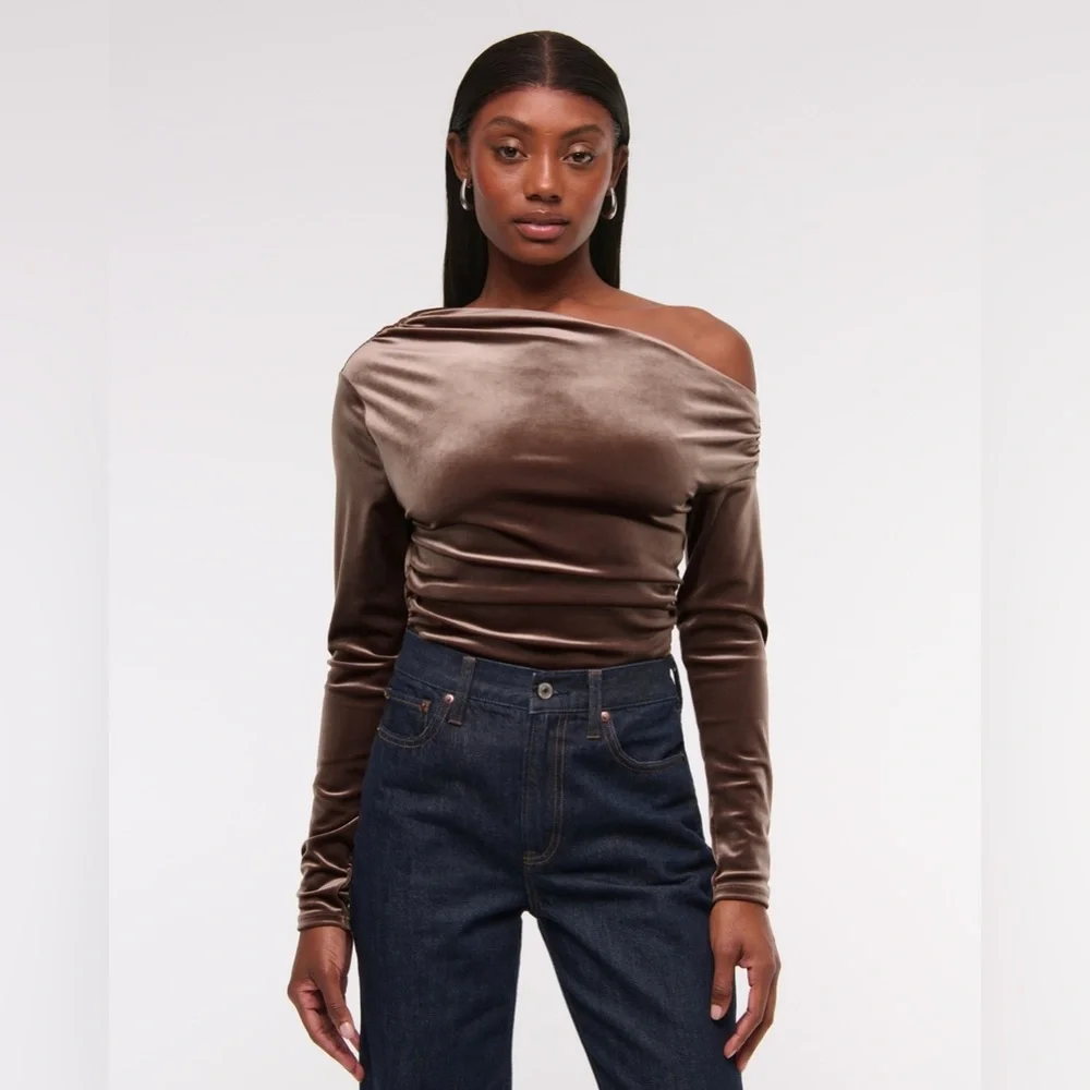 NWT Abercrombie velvet off shoulder top - Picture 1 of 5